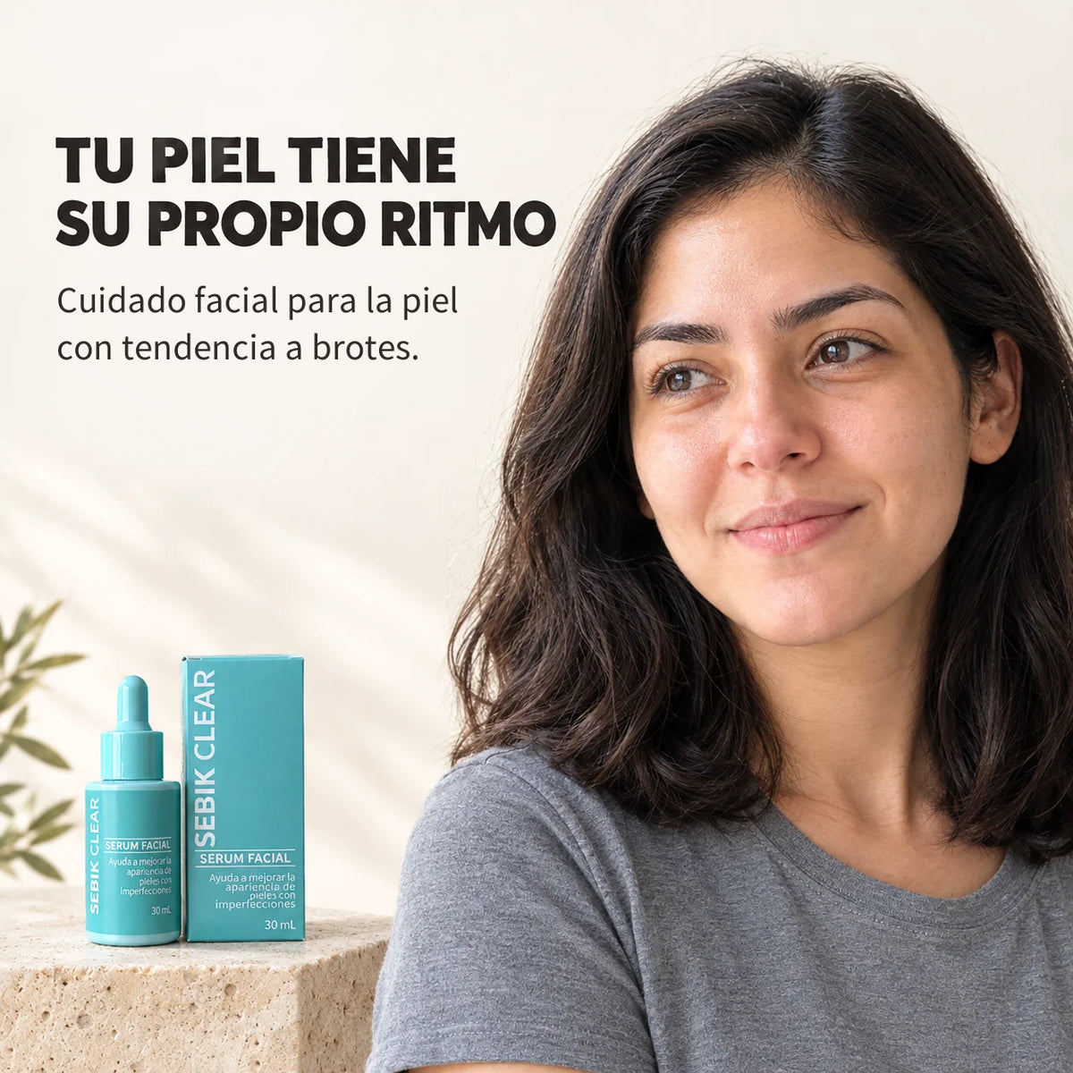 Mujer con Sebik Clear en una escena de cuidado facial (imagen ilustrativa)